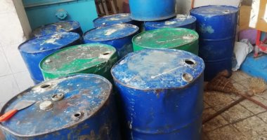 التموين تضبط مصانع لتعبئة طحينة غير صالحة للاستهلاك الآدمى بالمنوفية.. صور