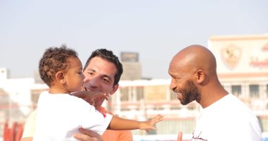 أحمد الأحمر ينشر صوره مع شيكابالا وابنه آدم ويعلق: الساحر والساحر الصغير