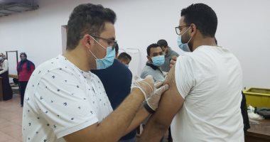  جامعة حلوان تبدأ تطعيم الطلاب بلقاح كورونا.. صور 