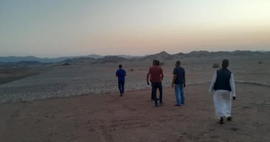 لجنة للمرور على مخرات السيول بمدينة الشلاتين استعدادا لموسم الشتاء.. صور