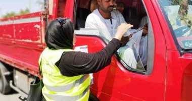 محافظ أسوان يعطى إشارة البدء لحملة التوعية بمخاطر الإدمان بقرى حياة كريمة
