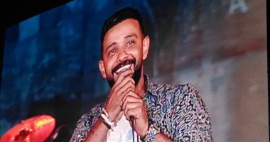 محمد حسن يغنى للعندليب والهضبة فى حفل محكى القلعة 