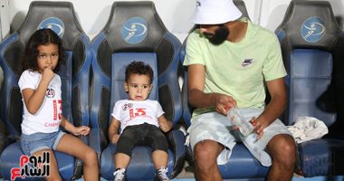 جنش برفقة أولاده بمدرجات بتروسبورت احتفالا بالزمالك بطل الدورى