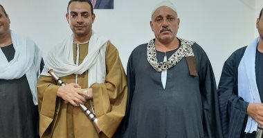 استمع إلى أغنية "بودعك وبودع الدنيا معك" على أنغام المزمار البلدى.. فيديو