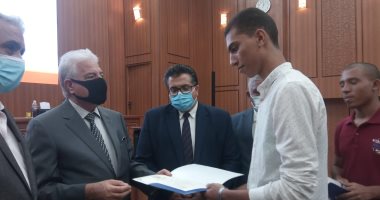 محافظ جنوب سيناء يكرم 50 طالبا من متفوقى ثانوية عامة وفني وأزهر.. فيديو وصور