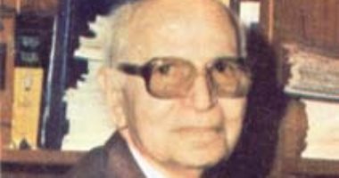 حسين مؤنس مؤرخ ومفكر أحب الأدب والعلم.. ما مؤلفاته؟
