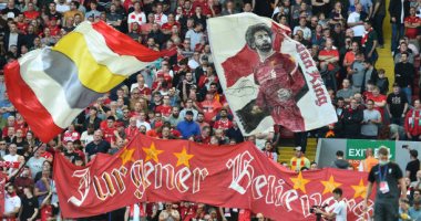 عودة صور محمد صلاح وعلم مصر لمدرجات ليفربول أمام تشيلسي