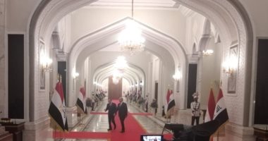 الرئيس السيسي يلتقى برهم صالح على هامش مؤتمر بغداد للتعاون والشراكة.. صور