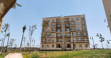 بدء تسليم أولى الوحدات السكنية لأهالى منطقة نزلة السمان بمدينة حدائق أكتوبر تمهيدا لتطوير المنطقة.. الشقق يتم تسليمها كاملة الفرش.. و"الإسكان" تؤكد: أول مشروع إسكان فاخر ينفذ لسكان العشوائيات بالجيزة