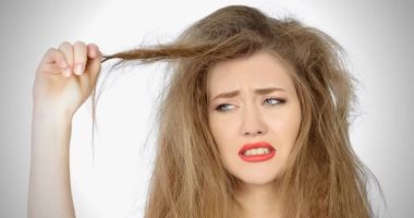 وصفات طبيعية لعلاج الشعر الجاف التالف.. زيوت وفواكه موجودة في مطبخك