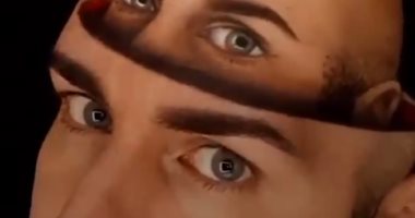 فنان إيطالي يرسم وجهه على رأسه الأصلع بأدوات مكياج بسيطة.. فيديو