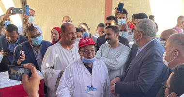 وزير الزراعة يتفقد مركز الخدمات الزراعية بقرية المراشدة ضمن حياة كريمة