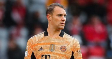 نوير يحتفل بتحطيم رقم أوليفر كان بـالكلين شيت الـ205 فى الدورى الألماني