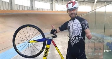 بطل بارالمبى.. عامل ديليفرى روسى يحصد ذهبيتين ويحطم رقما بسباق الدراجات