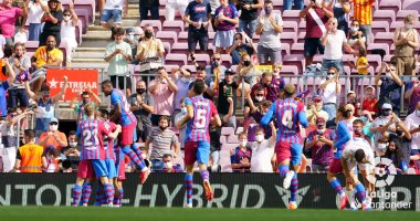 31 ألف مشجع طلبوا تذاكر مباراة برشلونة ضد بايرن ميونخ فى دورى الأبطال