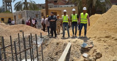 نائب محافظ بنى سويف يتفقد مشروعات "حياة كريمة" بقرى مركز ببا