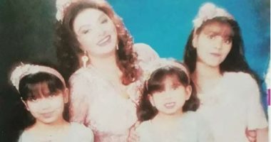 نبيلة عبيد فى صورة من الذكريات مع 3 بنات.. اعرف حكايتهم إيه