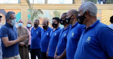 وزير السياحة يتفقد الفنادق العائمة ويلتقى مجموعة من السائحين (صور)