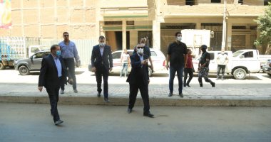 محافظ كفر الشيخ يتابع أعمال الرصف بغرب وشرق المدينة ويوجه بإنشاء محور جديد.. صور