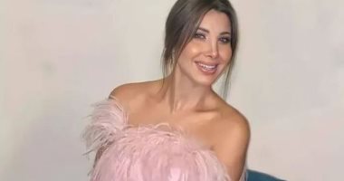 نانسي عجرم تتلقى باقات الورد من الأطفال على المسرح.. صور وفيديو