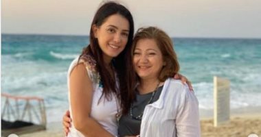 أحلى أم وأحلى تيتا .. كندة علوش تهنئ والدتها بعيد ميلادها بصورة تجمعهما