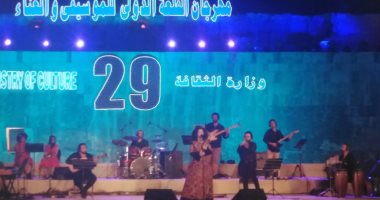 نسمة محجوب تطرب جمهور محكى القلعة بأجمل أغانيها