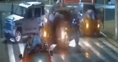 رهائن مربوطون بالسيارات فى عملية سطو ضخمة على بنوك فى بالبرازيل.. صور