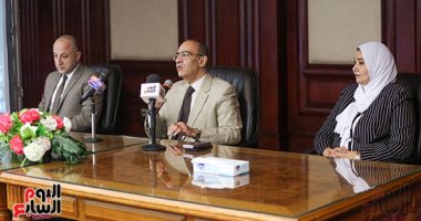 انطلاق المؤتمر العلمى لتحديث بروتوكول علاج كورونا.. رئيس اللجنة العلمية لمكافحة الفيروس: "كوفيد 19" لا يعالج بالمضادات الحيوية".. ويؤكد: إصدار بروتوكول رسمى للأطفال لعلاج كورونا الأسبوع المقبل