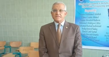 روبوت لتوزيع الامتحانات باللجان وآخر يساعد الطفل المعاق على المشى فى المنيا.. لايف