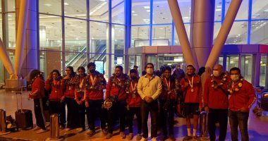 رئيس اتحاد الريشة الطائرة يشكر اللاعبين بعد تحقيق المركز الأول فى بطولة أفريقيا