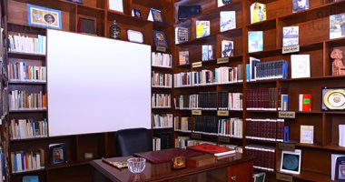 قراءات نجيب محفوظ.. ما الذى كان يفضل قراءته وما أبرز محتويات مكتبته؟