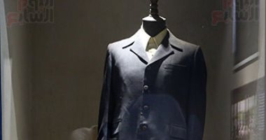 المقتنيات الشخصية لنجيب محفوظ.. شريط كاسيت يحمل قصة حياته و"سبحة"