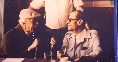 ماذا كتب توفيق الحكيم فى إهدائه أحد كتبه لنجيب محفوظ؟