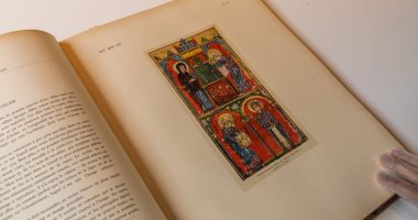 حاكم الشارقة يهدى "بيت الحكمة" 12 ألف كتاب وإصدار فى الفنون العربية والإسلامية