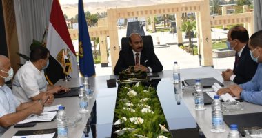 محافظ أسوان: تركيب الإعلانات طبقاً للتنسيق الحضارى وإبراز الزوايا الجمالية‎