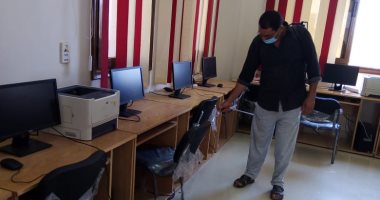 تعقيم مكاتب تنسيق جامعة كفر الشيخ استعدادا لاستقبال طلاب المرحلة الثانية غدا