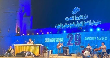 نسمة عبد العزيز تشعل مسرح محكى القلعة فى ختام المهرجان