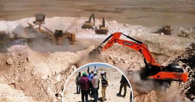 الحكومة تنهى حكاية طريق الثعبان بالوادى الجديد.. أخطر طريق فى مصر وسبب وقوع الحوادث المروعة.. إنجاز جديد تحققه الدولة بتعديل مسار النقب باستخدام الألغام.. المتفجرات وآلات الحفر بتكلفة 185 مليون جنيه.. صور