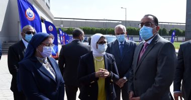  مصطفى مدبولى من مجمع مصنع فاكسيرا بـ6 أكتوبر: الرئيس وجه الحكومة بإسراع الخطى لتنفيذ هذا المشروع المهم.. بدأنا منذ أمس فى توفير اللقاحات للجامعات بكميات كبيرة.. وخطة مكثفة لتطعيم موظفى الحكومة