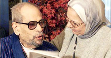 الحب فى حياة نجيب محفوظ.. رحلته من الحرية المطلقة إلى الاستقرار والزواج