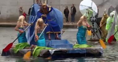 انطلاق مهرجان القوارب المصنوعة من عبوات الحليب الكرتونية في لاتفيا.. فيديو