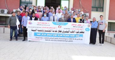 جامعة سوهاج تطلق قافلة طبية مجانية بقرية كوم إشقاو وتعالج 800 مواطن.. صور