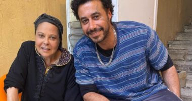 أحمد السعدني وإسعاد يونس بصورة من كواليس "200 جنيه":"انا وصاحبة السعادة "