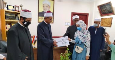 منطقة الأقصر الأزهرية تكرم الطلاب أوائل الشهادة الثانوية.. صور