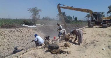 مدينة الأقصر تستكمل العمل فى المشروع القومى لتأهيل وتبطين الترع .. صور