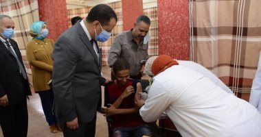 جامعة أسيوط: إقبال كثيف من طلاب المدينة الجامعية بأول أيام التطعيم بلقاح كورونا