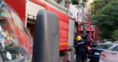 السيطرة على حريق فى عقار بالدقى.. صور