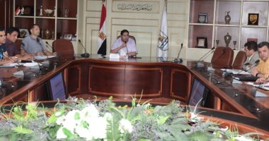 نائب محافظ بني سويف يعقد اجتماعاً بأعضاء وحدة المتغيرات المكانية على مستوى المحافظة