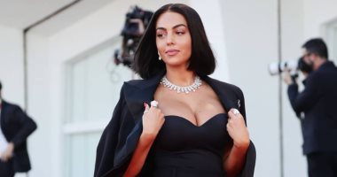 شاهد.. إطلالة جورجينا صديقة رونالدو فى مهرجان فينيسيا السينمائى الدولى