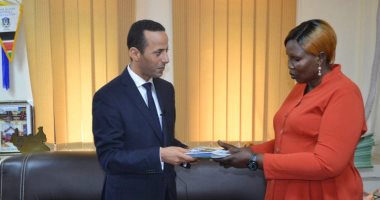سفير مصر لدى جنوب السودان يبحث مع وزيرة الثقافة تعزيز التعاون بين البلدين